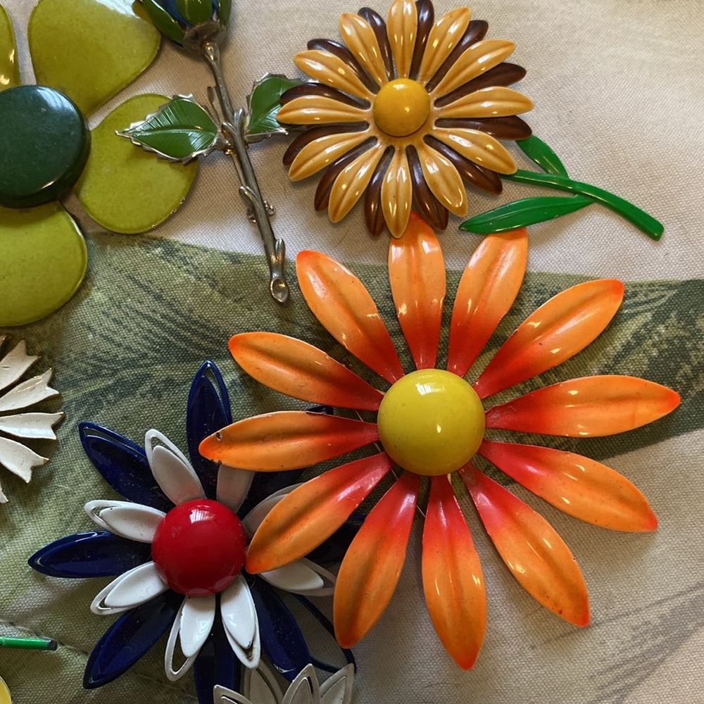 Floral Enamel Brooch Set - Multicolor - Picture 6 of 10